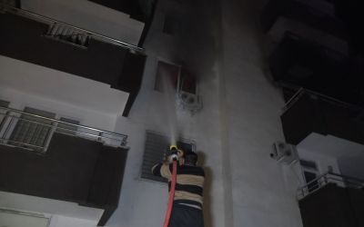 5 katlı binada korkutan yangın:2 kişi dumandan etkilendi
