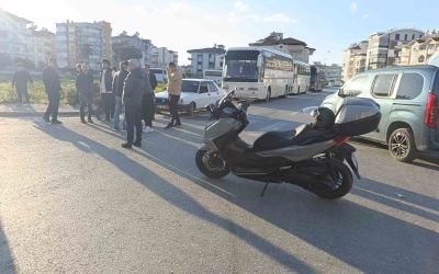 Antalya’da motosiklet ile otomobil çarpıştı: 2 yaralı
