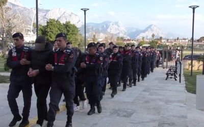Antalya merkezli 3 ilde gözaltına alınan 25 şüpheliden 14’ü adliyeye sevk edildi
