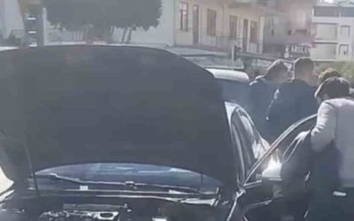 Manavgat’ta iki otomobil kavşakta çarpıştı
