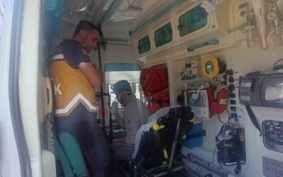 Bakım sırasında tur teknesi alev aldı dumandan etkilenen işçi hastanelik oldu
