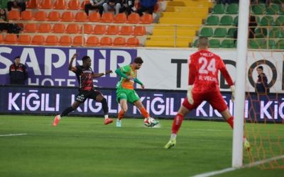 Trendyol Süper Lig: Corendon Alanyaspor: 0 - Gençlerbirliği: 0 (İlk yarı)
