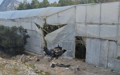 Alanya’da otomobil muz serasına devrildi: 1 ölü, 1 yaralı
