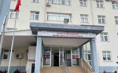 Serik’te sağlık çalışanlarına saldırdıkları iddiasıyla gözaltına alınan anne ve kızları serbest bırakıldı
