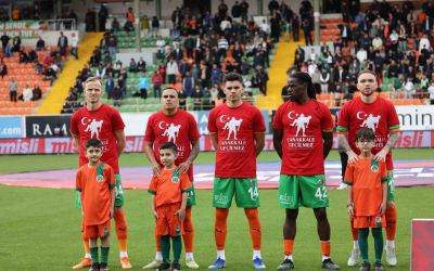 Trendyol Süper Lig: Corendon Alanyaspor: 2 - Kocaelispor: 0 (İlk yarı)
