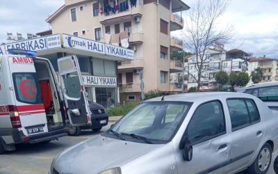 Dönüş yasağına uymayan otomobile motosiklet çarptı: 2 yaralı
