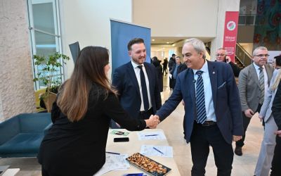 Kepez’de iş arayanlarla işverenler aynı çatı altında buluştu
