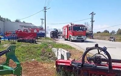 Karton yüklü kamyonet seyir halindeyken yandı
