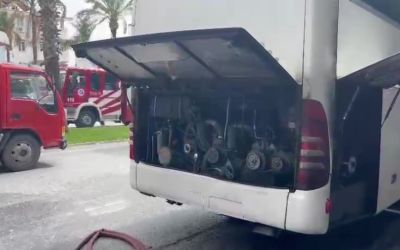 Park halindeki otobüsün motor bölümünde yangın çıktı
