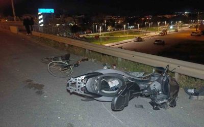 Motosiklet ile bisiklet çarpıştı: 2 ağır yaralı
