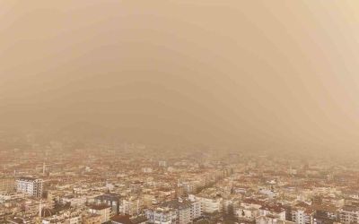 Antalya semaları kahverengiye büründü Sahra Çölü üzerinden gelen toz taşınımı çamur olup yağdı
