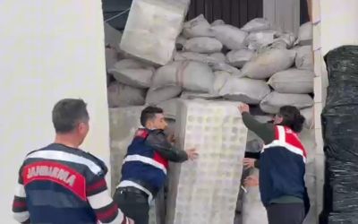 Antalya’da kaçak kozmetik üretimi yapılan depoya baskın: 65 milyon liralık sahte ürün ele geçirildi
