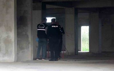 İnşaat halindeki binada erkek cesedi bulundu

