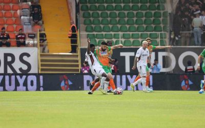 Trendyol Süper Lig: Corendon Alanyaspor: 0 Trabzonspor: 0  (İlk yarı)
