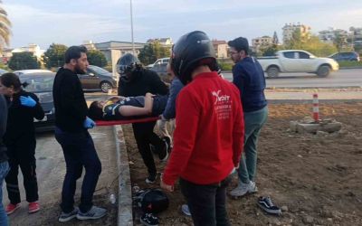 Çarpmanın etkisiyle 20 metre fırlayıp refüjdeki toprağa düşüp hayata tutundular: 2 yaralı
