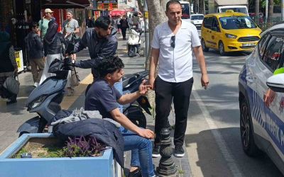 Manavgat’ta korkutan kazada sürücü kask sayesinde hayatta kaldı
