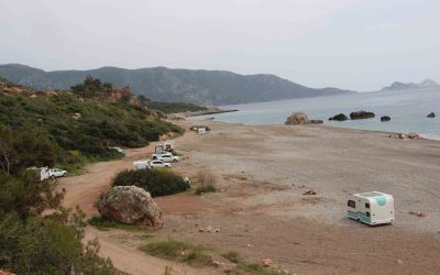 Kumluca’da sahil ve kamu alanlarında karavan konaklaması yasaklandı, karavancılar bölgeden çıkarıldı
