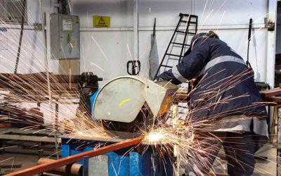 Antalya Büyükşehir Belediyesi kent mobilyalarını kendi atölyelerinde üretiyor
