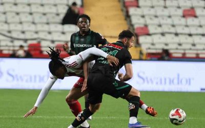 Trendyol Süper Lig: Antalyaspor: 0 - Konyaspor: 0 (İlk yarı)
