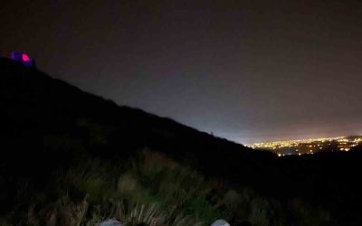 Hafif ticari araç, antik kent girişinde şarampole yuvarlandı: 2 yaralı
