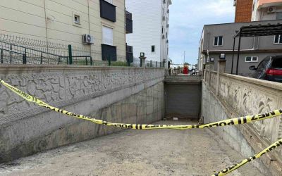 Yolu kısaltmak isterken  apartman boşluğuna düşerek hayatını kaybetti
