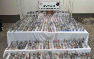 Antalya’da piyasa değeri 15 milyon lira olan kaçak gözlük ve saatler ele geçirildi
