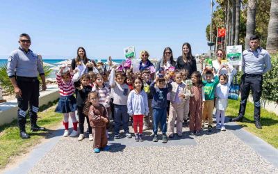 Manavgatlı minikler can dostları için sahada
