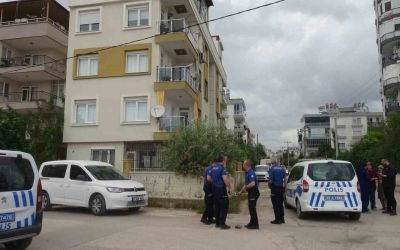 Aracın anahtarını vermeyen annesine sinirlenince eve pompalı tüfekle ateş açtı
