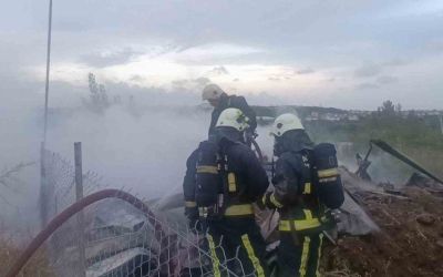 İnşaat şantiyesinde konteyner yangını
