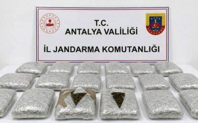 Antalya’da jandarmadan uyuşturucu operasyonu: 30 kilogram skunk maddesi ele geçirildi
