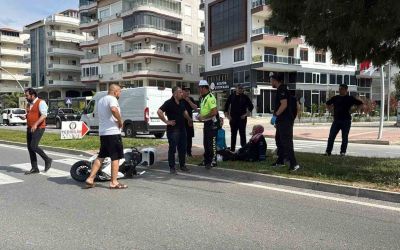 Antalya’da motosikletler çarpıştı: 3 yaralı

