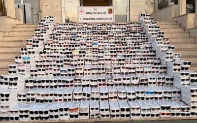 Antalya’da piyasa değeri 20 milyon olan 20 bin kaçak gözlük ele geçirildi

