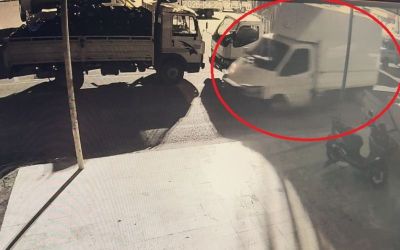 Biber yüklü kamyoneti çaldılar, biberleri satıp parasını harcayamadan yakalandılar
