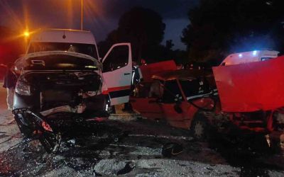 Manavgat’ta tur minibüsü ile otomobil çarpıştı: 4 yaralı
