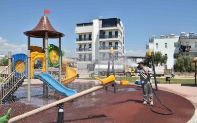 Kepez’de park ve oyun alanlarında hijyen seferberliği
