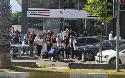Yaya yolunu kullanan 3 tekerli motosiklet ile otomobil çarptıştı: 1 yaralı
