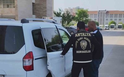 Antalya’da 410 bin lira değerinde ziynet eşyası çalan hırsız yakalandı
