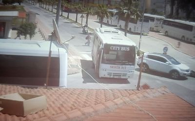 Antalya’da göz göre göre kaza kameraya yansıdı
