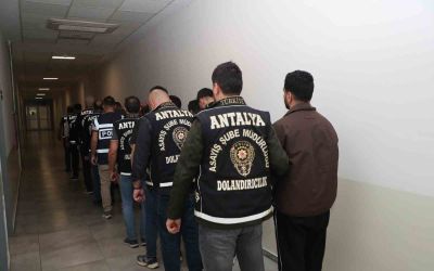 Kendilerini emniyet müdürü olarak tanıtıp 50 milyon TL’lik vurgun yaptılar
