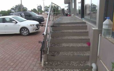 Antalya’da yabancı uyruklu şahıs kedinin üzerine bastı, köpeği tekmeledi
