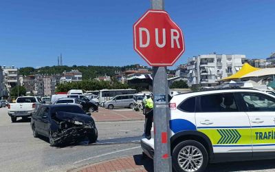 Manavgat’ta aşırı hız kaza yaptırdı: 2 yaralı
