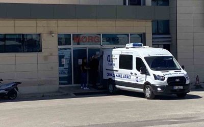 Tırın altında kalarak hayatını kaybeden genç motosikletlinin cenazesi yakınları tarafından teslim alındı
