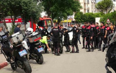 Antalya’da yunus timleri kaza yaptı: 2 polis yaralı
