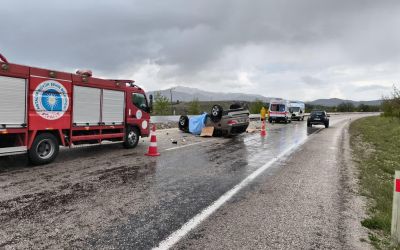 Lüks otomobil kontrolden çıkıp takla attı: 2 ölü

