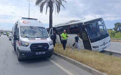 Şehirlerarası yolcu otobüsü Çevreyolu’nda refüje çıktı: 1 yaralı
