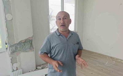 Çatlaklardan ışık görülen apartmanda korku dolu yaşam
