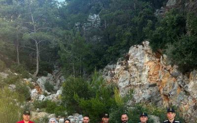 Gezmek için gittikleri Gizli koyda kaybolan 2 kişi JAK timlerince kurtarıldı
