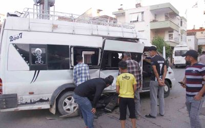 Tarım işçilerini taşıyan iki minibüs çarpıştı: 5 yaralı
