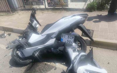 Alanya’da minibüs ile motosiklet çarpıştı: 1’i ağır 2 yaralı
