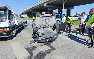 Ters dönen araçtan burnu bile kanamadan çıktı
